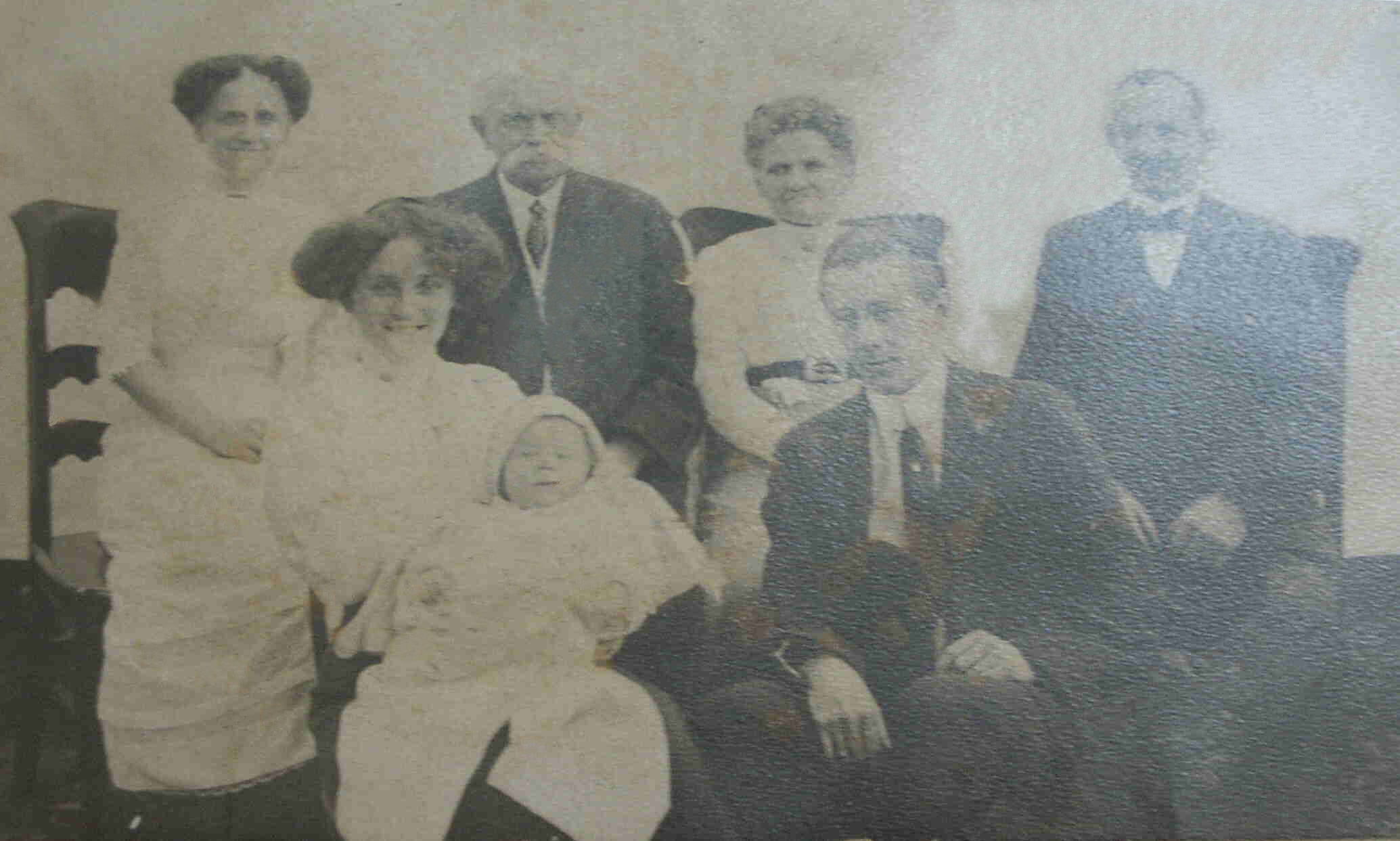 {}{Charles Taylor Fisk con sus Padres y Abuelos 1913};{@Date:1913};{@Place:Brookline};{ Boston};{ MA};{@Author:Clarence Fisk ll       Modified: April 11};{2019};{<> Abbie Rebecca Taylor (1871-1925)};{<> Ashton  Sparhawk Fisk Rand};{<> Burt Henry Rand (1868-1920)};{<> Maud Elvira Taylor};{<> William Francis Fisk Sparhawk};{Charles Taylor Fisk Rand};{Clarence Ames Fisk Sparhawk};{Florence Abbie Rand Taylor};{Frank L. Taylor};{Nellie Jenny de Taylor};{eTg};{Recibió};{Maude};{Florence};{Clarence};{Honey Teddy};{Registra};{William Francis};{Francis  1878-1914};{Clarence Ames};{“Libro Bebé”};{1913-14};{Florence Abbie Rand};{Franklin  NH};{Henry Rand};{Abbie Rebecca Taylor};{Ashton Sparhawk};{Sparhawk  1916-1990};{Parte Matrimonio};{Matrimonio Clarence};{Clarence Florence};{ACLARACIÓN JULIO 2018};{Cuando};{FotoRelato};{Florence  Burt};{Henry Abbie};{Acabamos};{Cementerio Riverdale};{Frank L Taylor};{Nellie Jenny};{Henry 45};{Abbie 42};{TRANSLATION};{Grandmother Florence Abbie};{Charles Taylor};{Spanish  “Take};{March 23};{August 1914};{Henry Burt Rand};{Rebecca Abbie Taylor};{Three};{Grandfather Clarence};{[ATHR]Clarence Fisk ll        Modified: April 11,2019